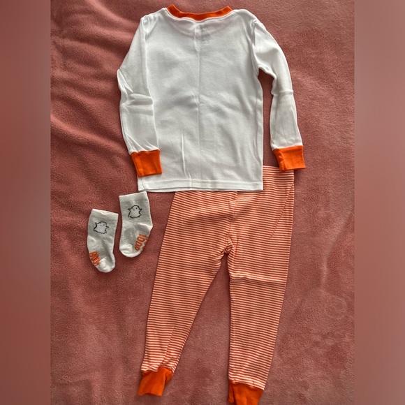 Carter’s Halloween Pajamas and socks, size 24 months - Picture 2 of 5